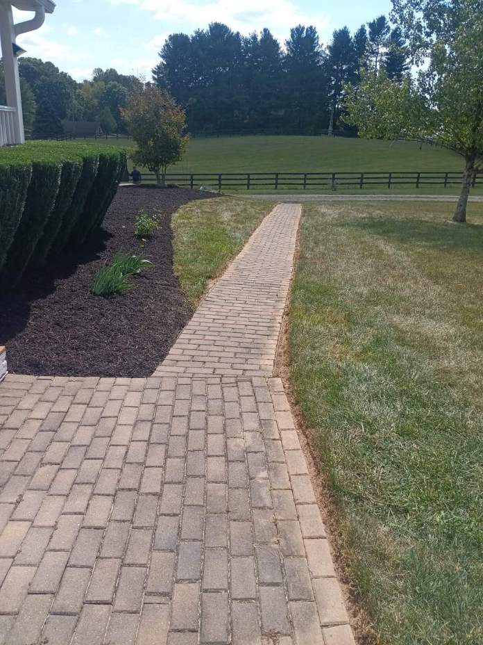Professional mulching, trimming, and edging service for a clean, well-maintained landscape in Northern Virginia